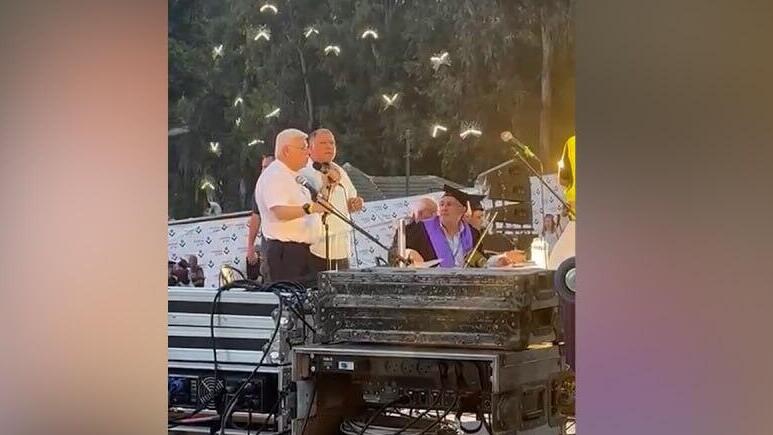 מהומה במהלך טקס חלוקת התארים במרכז האקדמי רמת גן, בזמן נאום פוליטי ד"ר חיים ויצמן