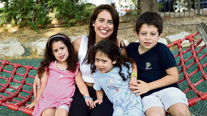 ממובילות פורום נשות המילואימניקים. רותם לוי וילדיה (צילום: מוטי קמחי) yk13951886