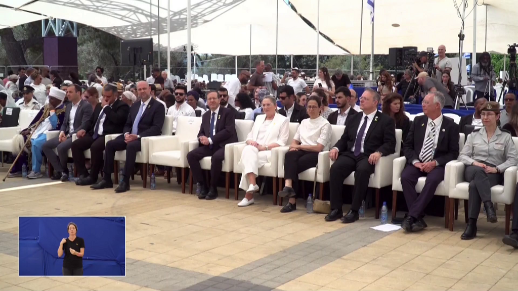 נתניהו איחר "בשל תקלה במסוק" (צילום: תדמית הפקות בע״מ באדיבות משרד העלייה והקליטה) טקס האזכרה הממלכתי לזכרם של יהודי אתיופיה שנספו בדרכם לישראל בהר הרצל, ירושלים