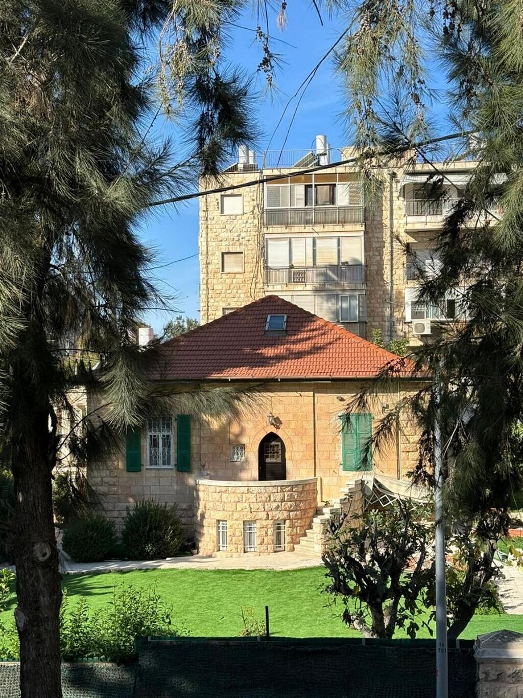 בית זקס בקריית משה. אחת משש השכונות שתכנן האדריכל ריכרד קאופמן (צילום: שרון דינור, באדיבות עיריית ירושלים) בית זקס בשכונת קריית משה בירושלים. שימור בירושלים