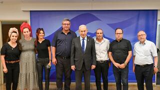 בנימין נתניהו בפגישה עם נציגי פורום ״הגבורה״ שאיבדו את יקיריהם במהלך מלחמת ״חרבות ברזל״, במשרד רה״מ בירושלים