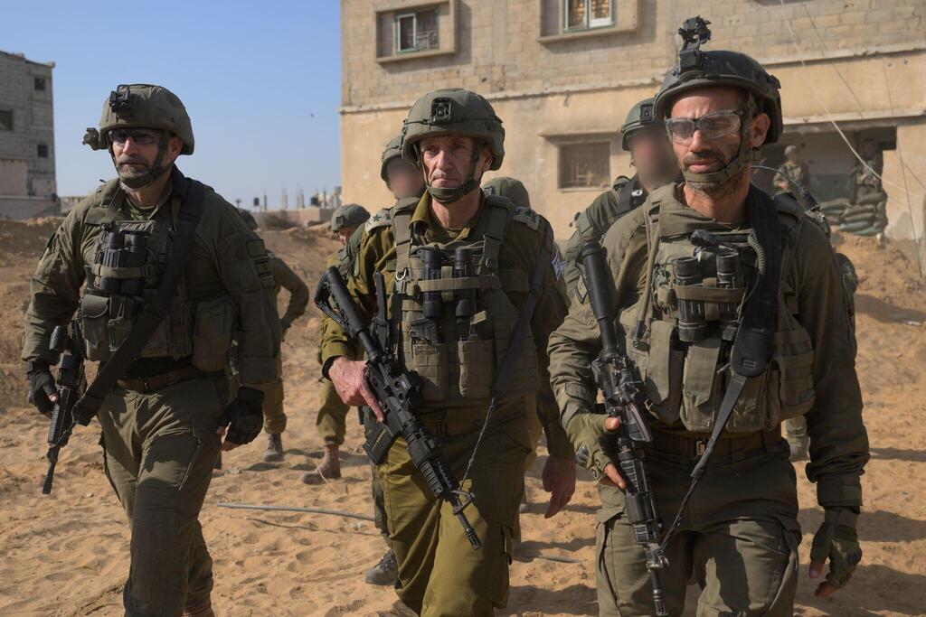 IDF Chief of Staff Herzi Halevi in the Gaza Strip (Photo: IDF Spokesperson's Unit) הרמטכ"ל בהערכת המצב בדיר אל-בלאח שברצועת עזה לאחר מבצע חילוץ החטופים