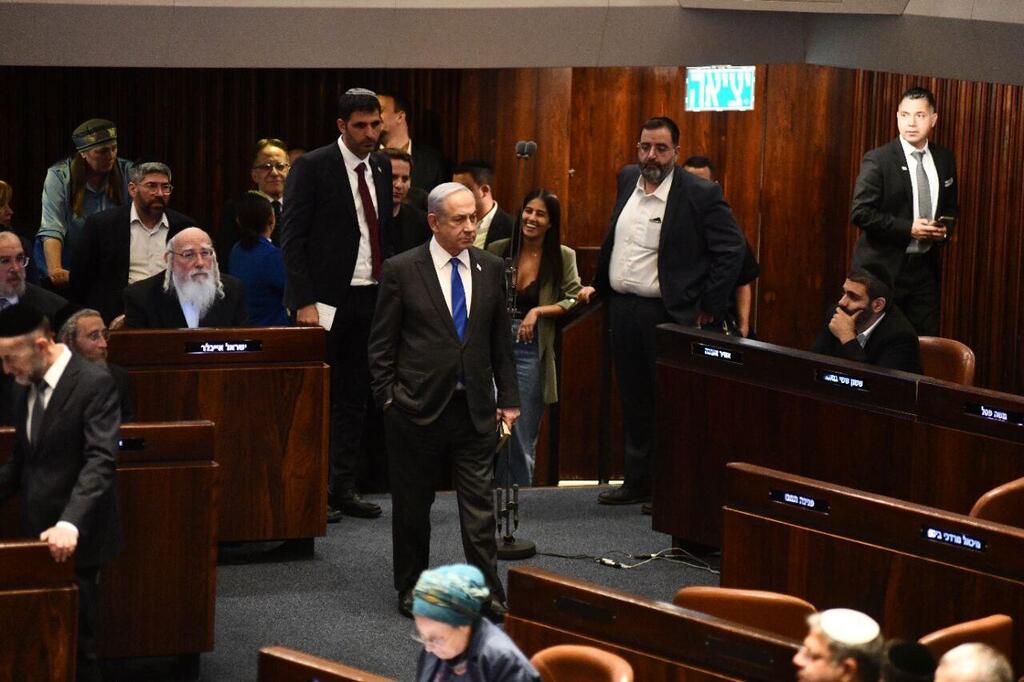 נתניהו במליאה, לפני ההצבעה (צילום: רפי קוץ) מליאת הכנסת