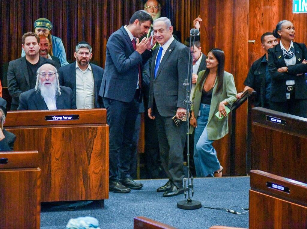 הצבעת חוק הגיוס במליאת הכנסת (צילום: רפי קוץ) הצבעת חוק הגיוס במליאת הכנסת