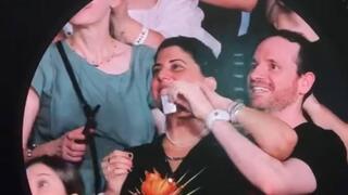 מרטין ביקש להתמקד. האישה מציגה את הדיסקית