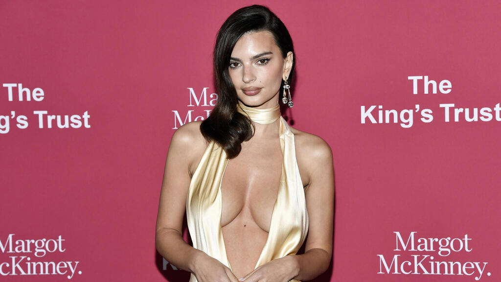 Emily Ratajkowski (Photo: Evan Agostini/Invision/AP) אמילי רטאייקאוסקי על השטיח האדום, 2024