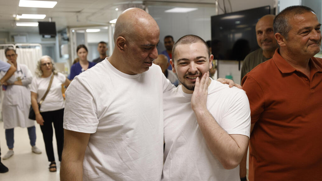 אלמוג מאיר ג'אן ושלומי זיו בבית החולים (צילום: זיו קורן) אלמוג מאיר ג'אן ושלומי זיו בבית החולים