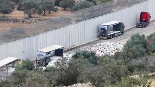 Palestinian aid trucks stopped after being attacked 