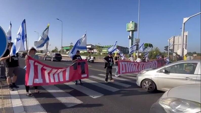 לוחמי יום כיפור חוסמים את צומת עינת