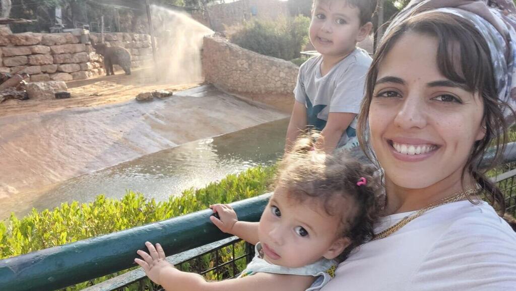 Hagar Chen-Zion and her children הגר חן-ציון