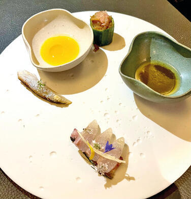 סשימי של דוראדה מלכותית | צילום: אסי חיים yk13964209