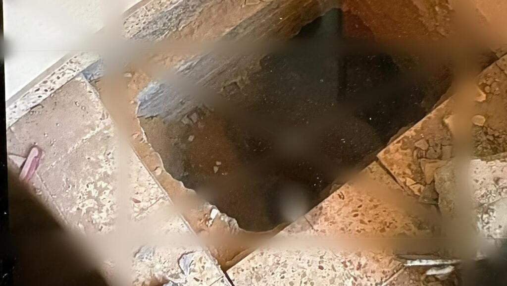 A tunnel shaft uncovered in Rafah (Photo: IDF) פירים ומעברים בין הקירות שמחבלי חמאס עשו וכוחות צה"ל איתרו ברפיח שברצועת עזה