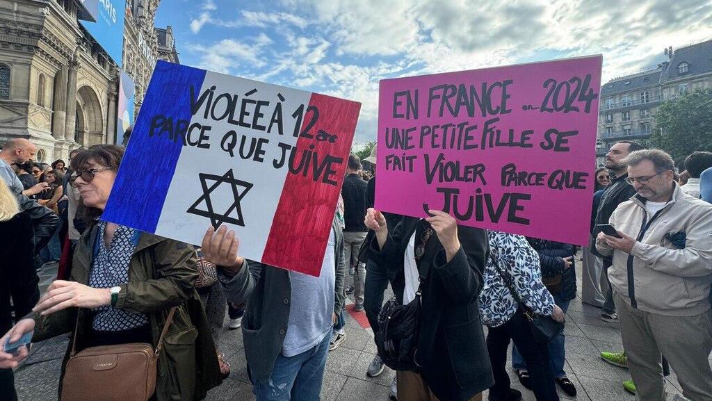 Demonstrators in Paris after reports of a racially motivated rape of a Jewish child (Photo: Tamar Sebok) הפגנה גדולה בפריז בעקבות האונס של הנערה היהודייה