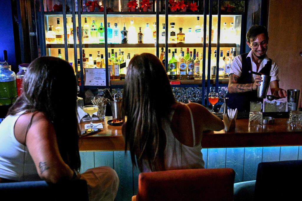 Beirut nightlife (Photo: Joseph EID / AFP) רחובות ביירות לבנון