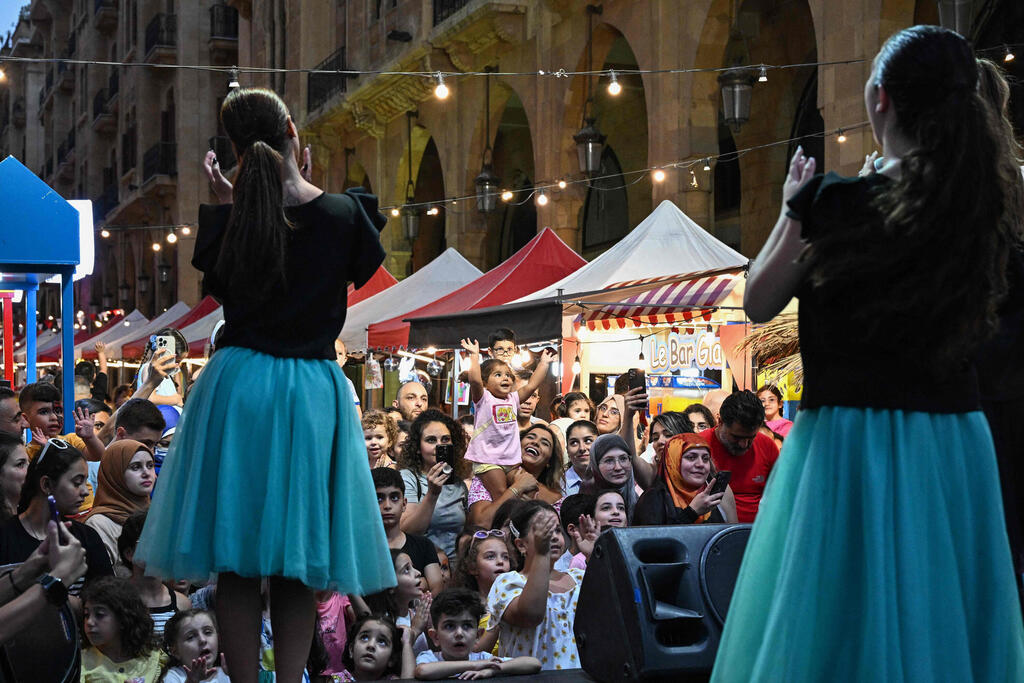 Enjoying a festival (Photo: Joseph EID / AFP) רחובות ביירות לבנון