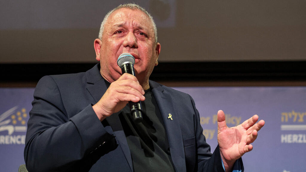 איזנקוט. דרעי עורך שיחות עומק בעיקר איתו (צילום: GIL COHEN-MAGEN / AFP) גדי איזנקוט