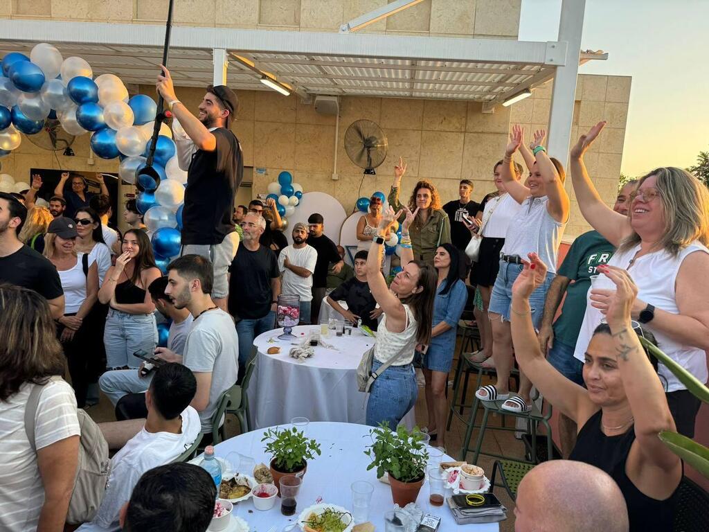 אין ספק שהיה שמח! (צילום: יח"צ) יום הולדת 41 נטלי דדון