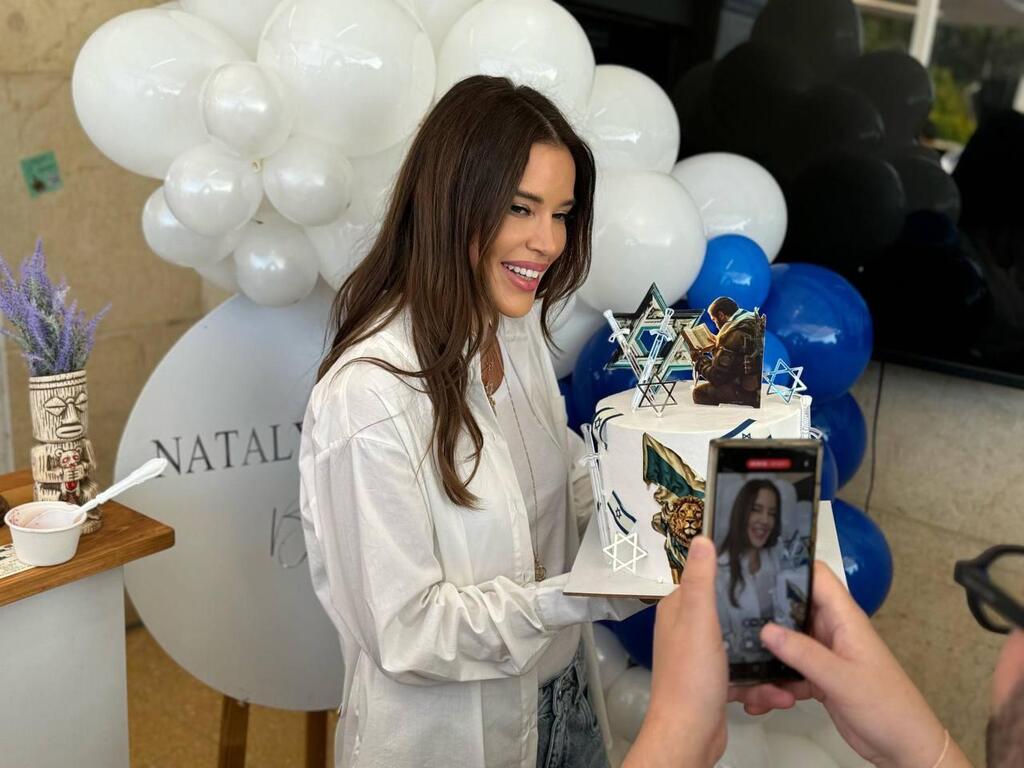 חגיגות יום הולדת במתכונת שונה ועדיין שמחה. נטלי דדון חוגגת 41 (צילום: יח"צ) יום הולדת 41 נטלי דדון