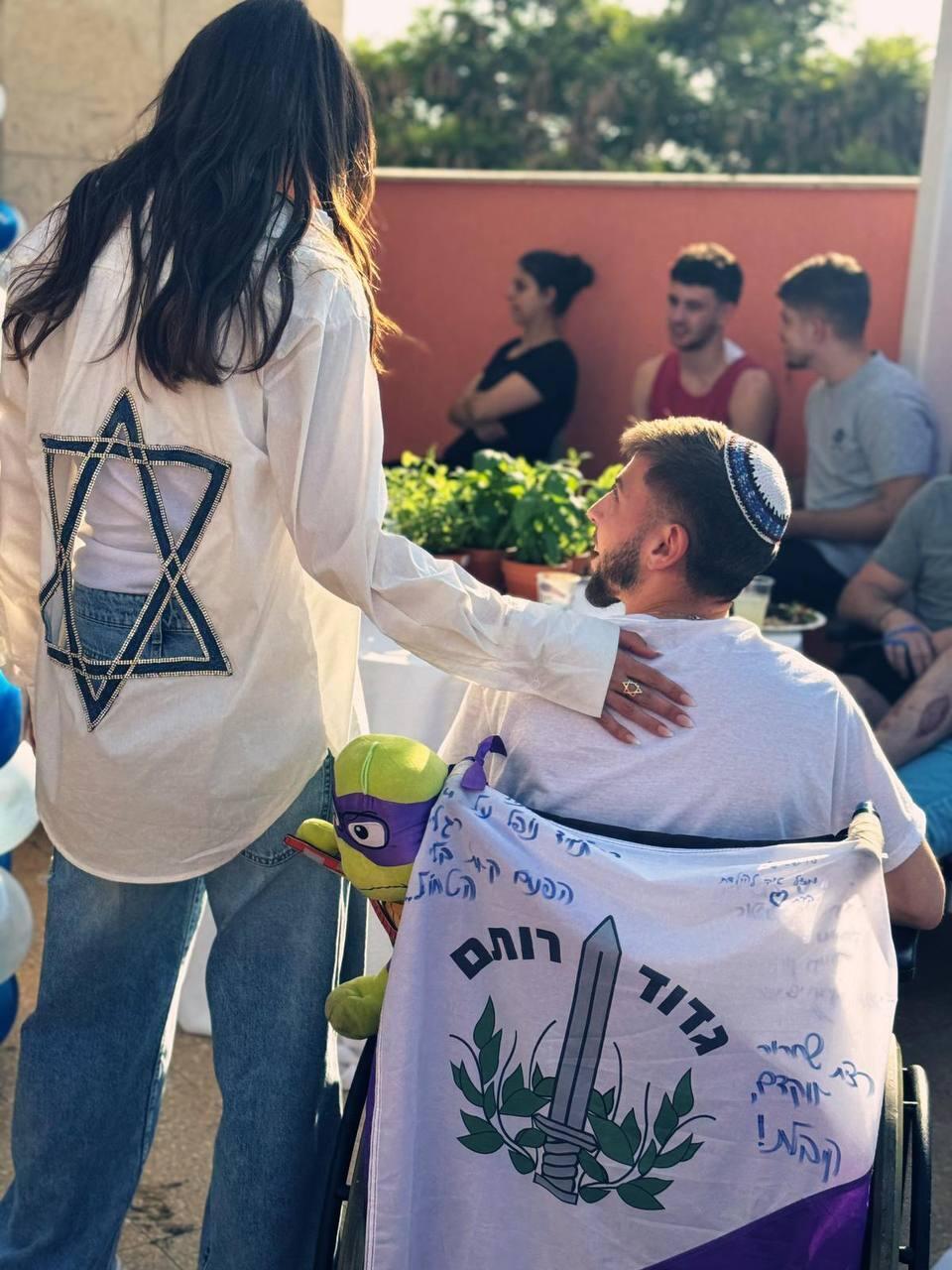 חוגגת עם הלוחמים (צילום: יח"צ) יום הולדת 41 נטלי דדון
