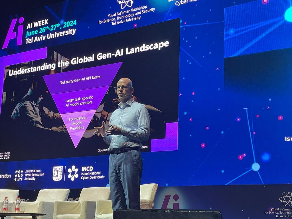דרור בין מנכ''ל רשות החדשנות בשבוע ה-AI תל אביב 2024 (צילום: אוניברסיטת תל אביב) רשות החדשנות שבוע ה AI תל אביב 2024