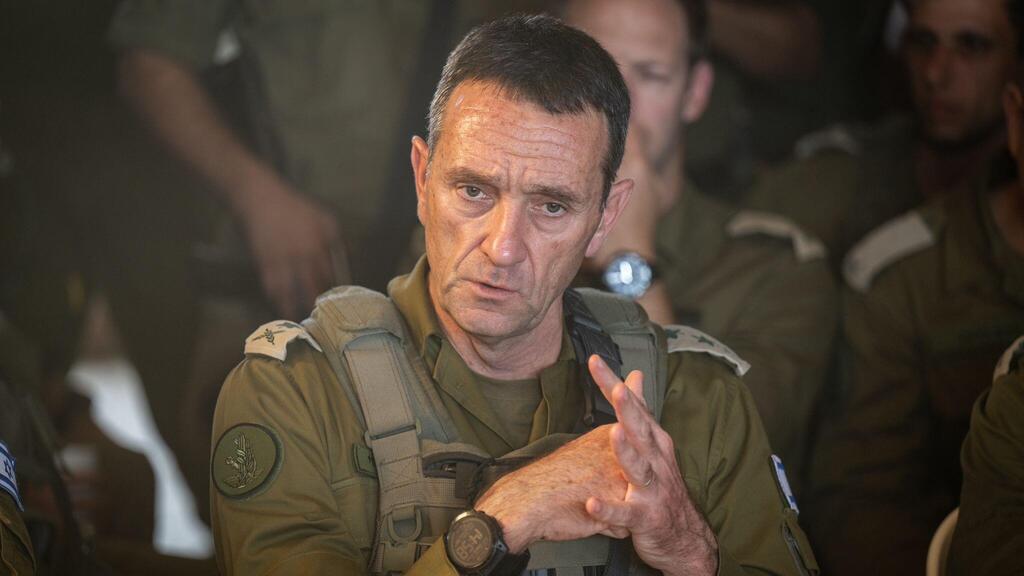 סירב לעבור חיפוש. הרמטכ''ל הרצי הלוי (צילום: דובר צה"ל ) הרמטכ״ל הרצי הלוי בתרגיל מילואים בצפון