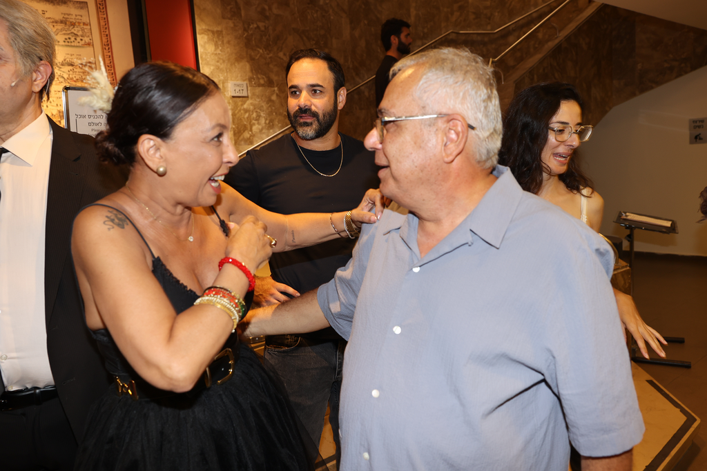 כולם מבסוטים! אוולין הגואל ואמנון לוי (צילום: רפי דלויה) פרימיירה הצמה של אבא