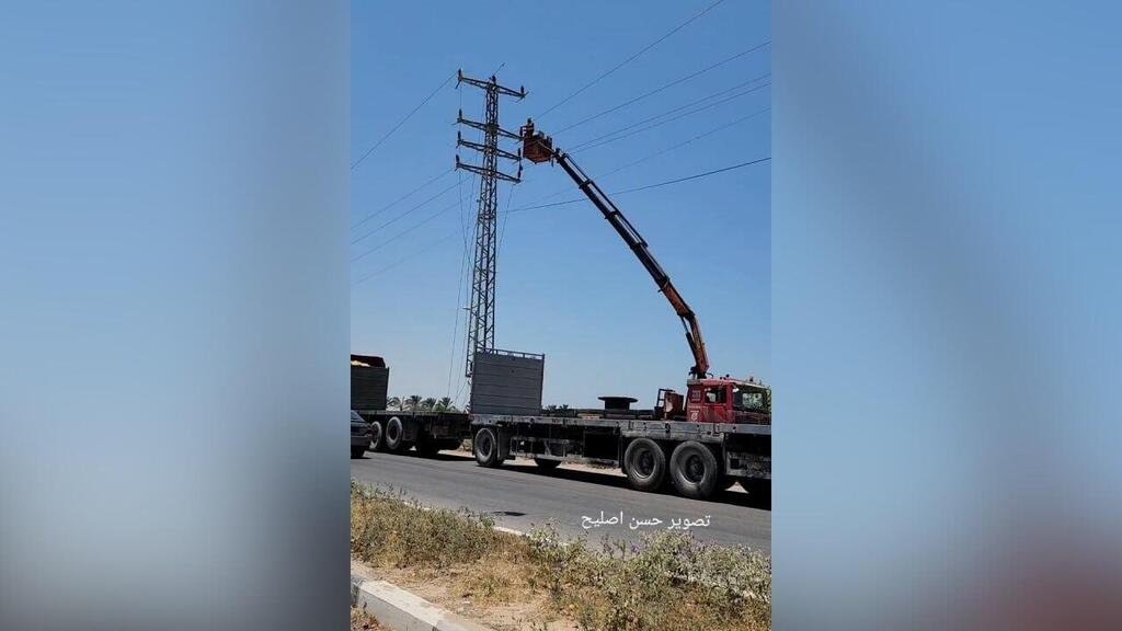 הארכת כבלי חשמל בעזה חברת החשמל העזתית האריכה כבלים ברחוב סלאח א-דין כדי להפעיל את מתקן התפלת המים והביוב ממערב לדיר אלבלח ישירות מהחשמל הישראלי