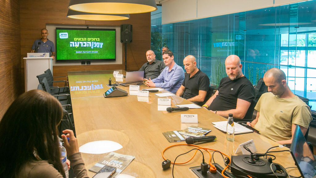 חברי הפורום במסיבת העיתונאים (צילום: עידו ארז) מסיבת העיתונאים של מפקדי ולוחמי המילואים בעזה