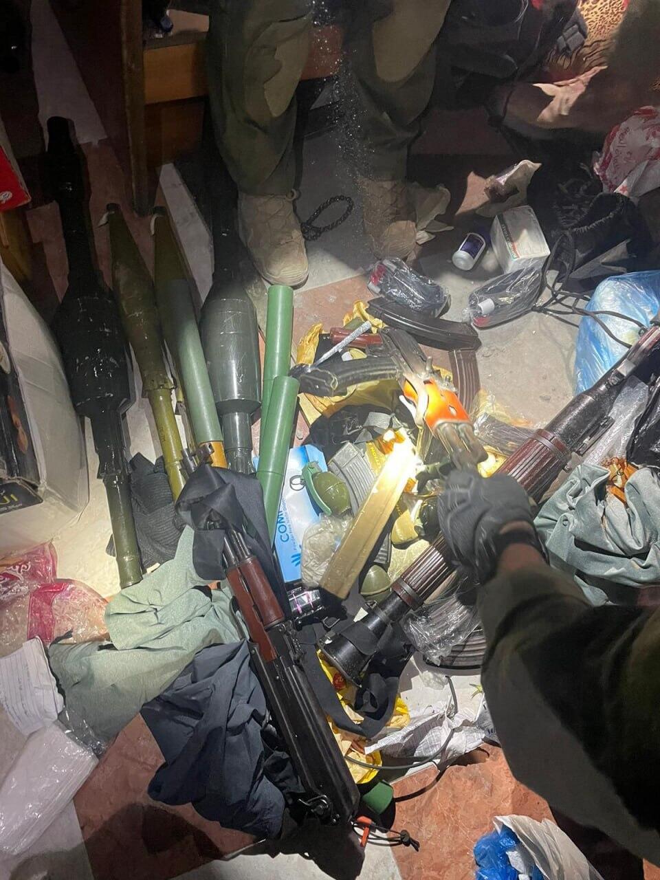 Weapons cache found by IDF soldiers (Photo: IDF Spokesperson's Unit) תיעוד מיוחד ממצלמת הקסדה: המצבור הסודי ברפיח שחשפה סיירת הנח"ל