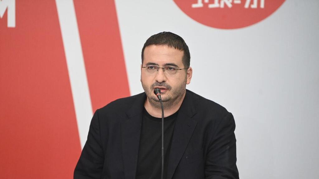 בעלי הפועל ת"א עופר ינאי (צילום: יאיר שגיא) בעלי הפועל ת"א עופר ינאי