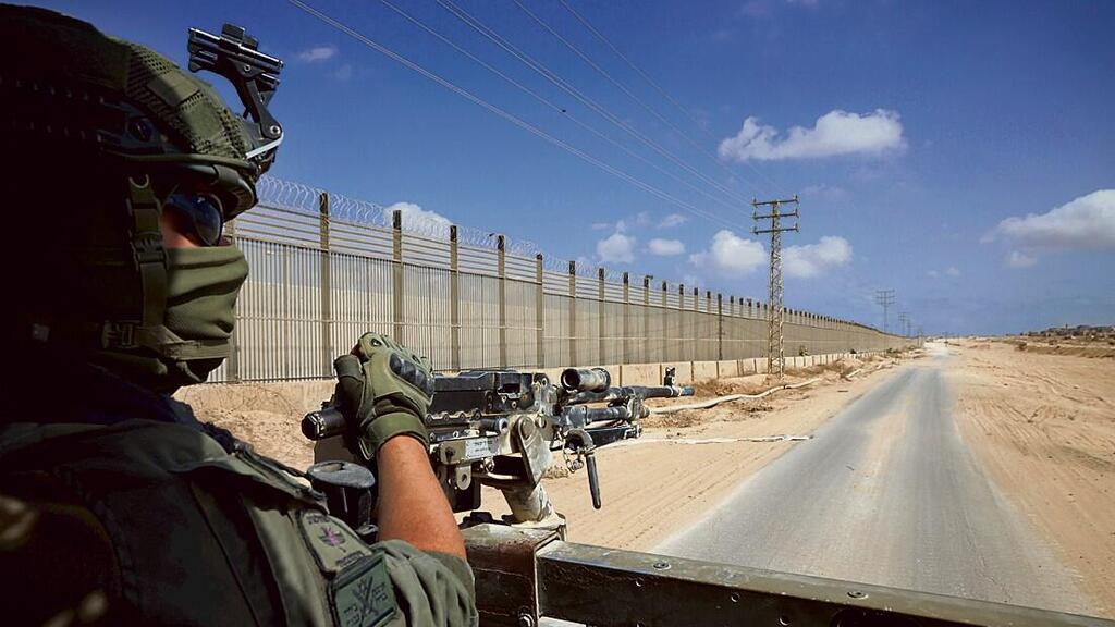 ציר פילדלפי (צילום: זיו קורן) אל"מ לירון בטיטו בהאמר, על ציר פילדלפי