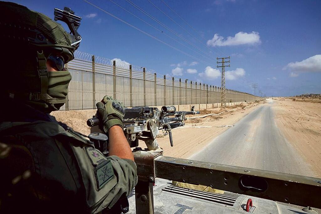 "לא המכשול היחיד". כוח צה"ל בציר פילדלפי (צילום: זיו קורן) אל"מ לירון בטיטו בהאמר, על ציר פילדלפי