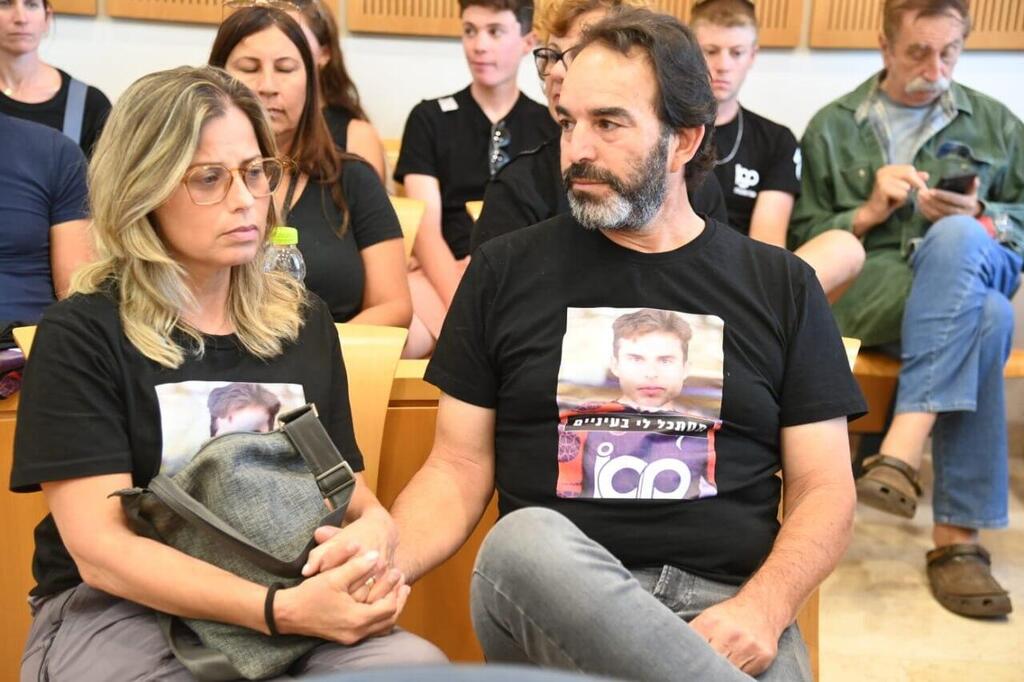 הוריו של גיא תימור בבית המשפט בבאר שבע