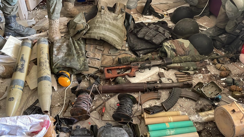 Weapons captured during the IDF operation in Shejaiya (Photo: IDF) אמצעי לחימה שאותרו על ידי לוחמי צק"ח 7 בשג'עייה
