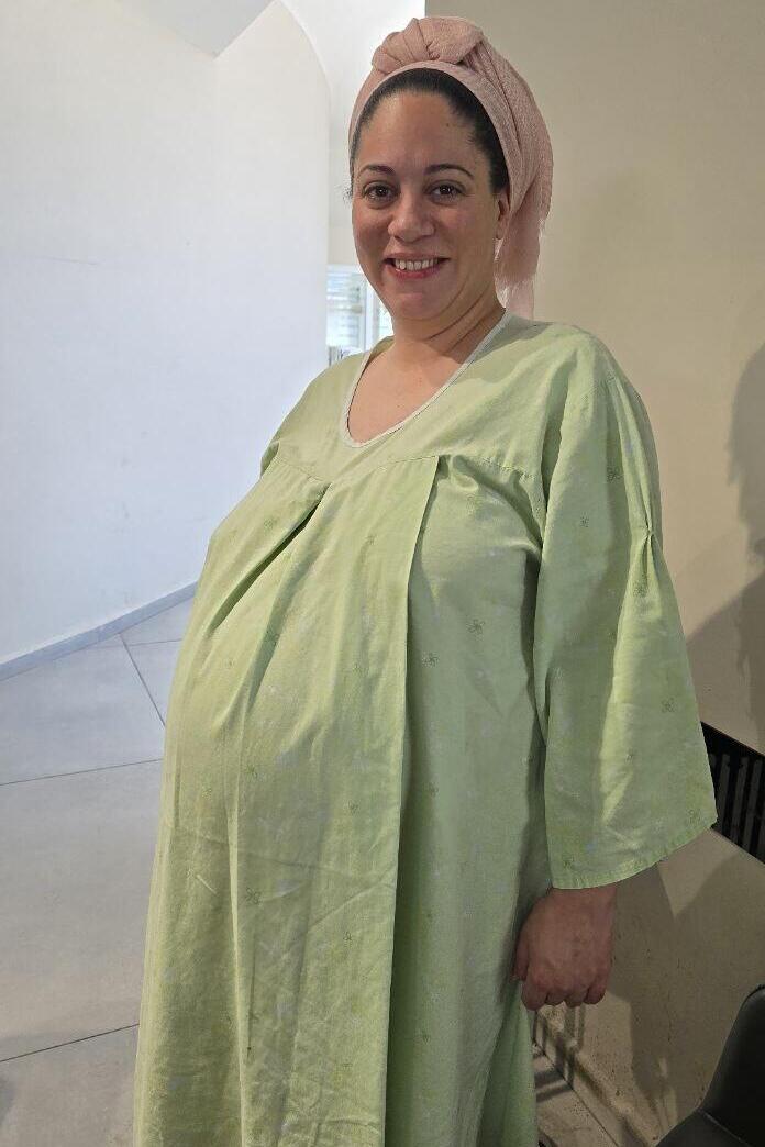 "מבחינה הלכתית אמנם מותר לדלל אבל מוסרית זה לא ישב לנו טוב בבטן". שלי חכימי לפני הלידה (צילום: דוברות בילינסון) שלי חכימי ילדה רביעייה בבית החולים בילינסון