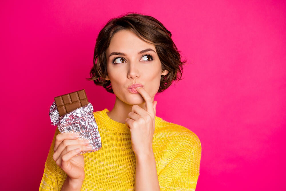 מעלה את מצב הרוח. שוקולד (צילום: shutterstock) אכילת שוקולד