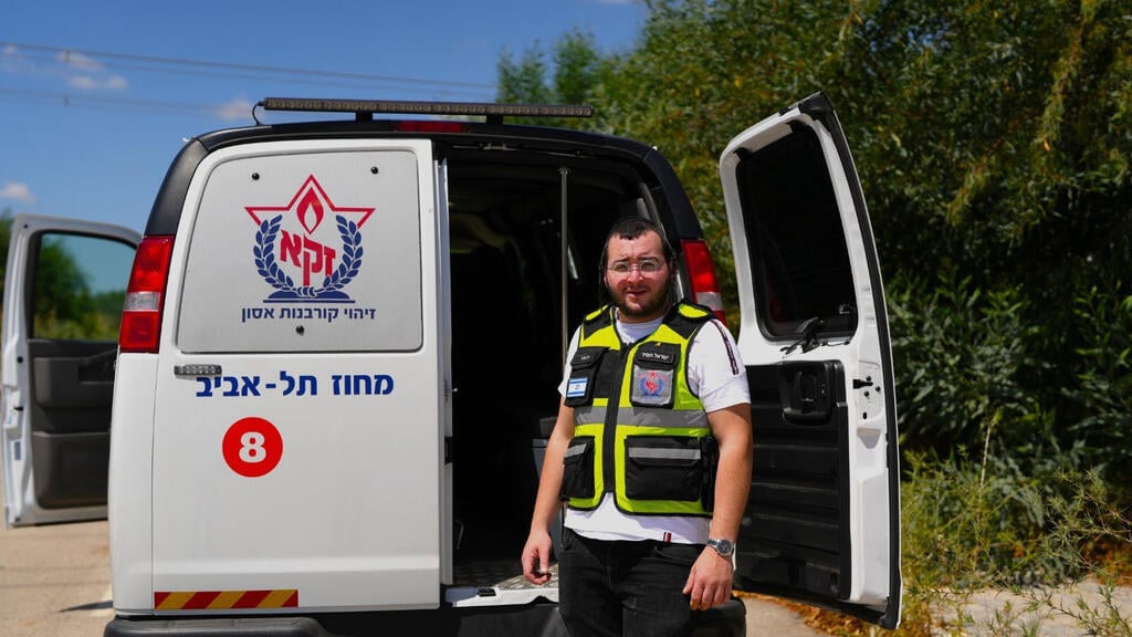 ''כשאני מחזיק את הבת שלי אני מקבל הבזקים למה שראיתי''. ישראל חסיד (צילום: דוברות זק"א) ישראל חסיד