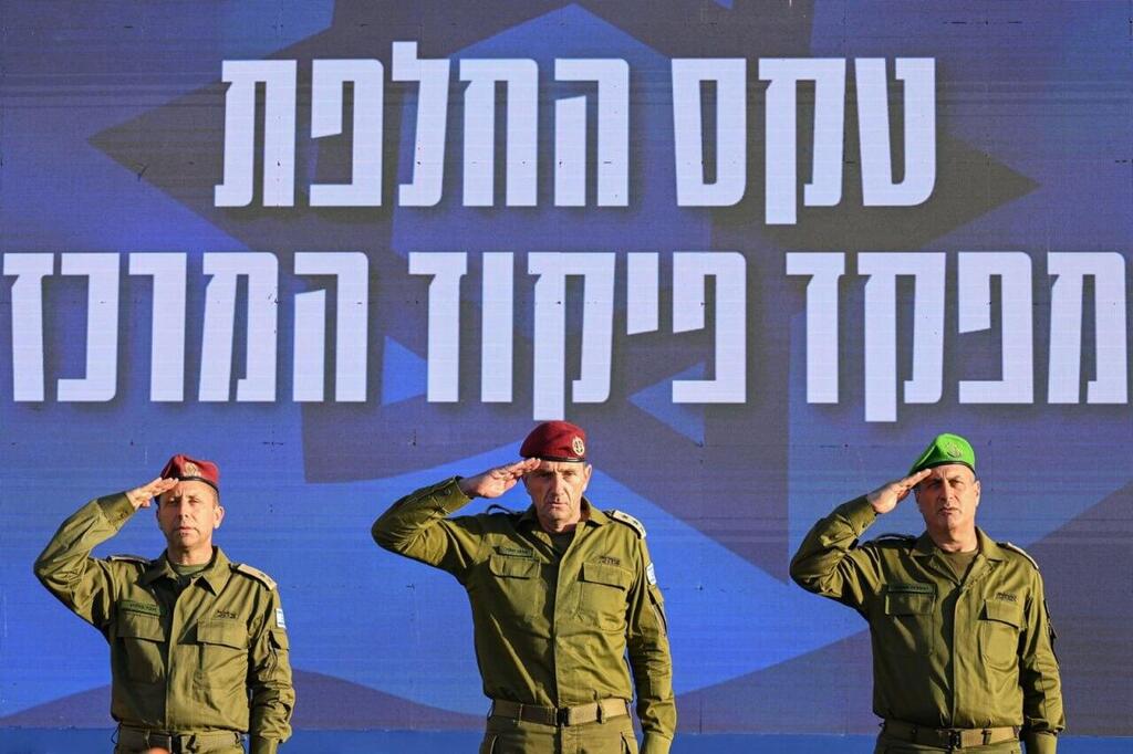 טקס חילופי הפיקוד (צילום: דובר צה"ל) אלוף יהודה פוקס, אבי בלוט, הרמטכ"ל הרצי הלוי
