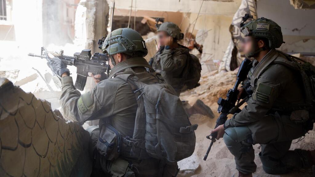IDF paratroopers operate in Shijaiya (Photo: IDF Spokesperson's Unit) תיעוד מהשמדת המנהרות, אמצעי לחימה שנמצאו ופעילות כוחות הצנחנים בשג'אעיה