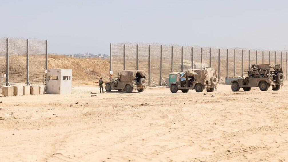 IDF troops enter Gaza headed for Shijaiyah (Photo: Tal Shahar) הצטרפנו לכוחות צה"ל בשג'אעיה