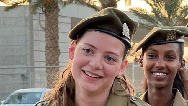 נגה וייס מסיימת קורס ת"ש