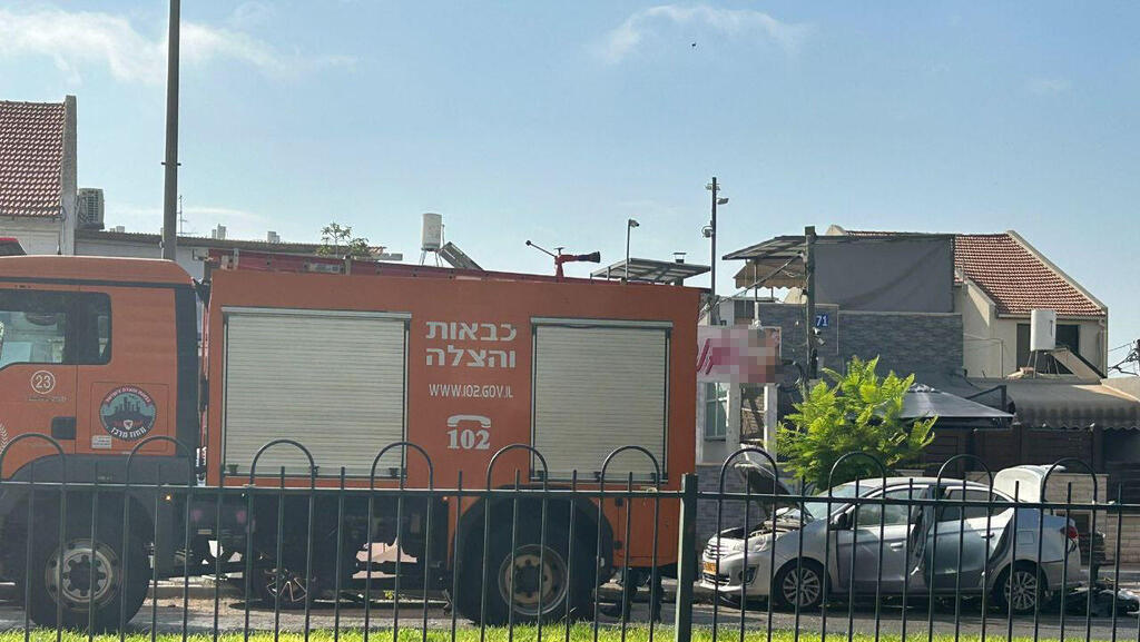 זירת פיצוץ מטען החבלה ברכב ששייך לאביו של שליו דהן מטעני חבלה התפוצצו בנתניה