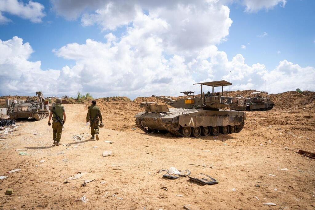IDF forces in Netzarim Corridor לוחמי צה"ל פועלים במרכז העיר עזה