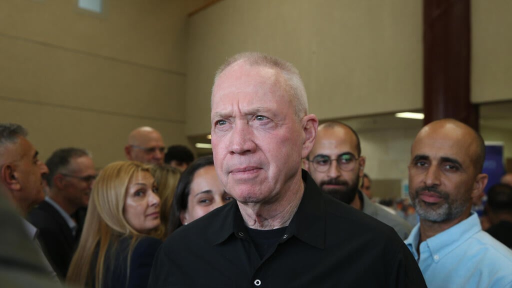 שר הביטחון גלנט (צילום: עמית שאבי) טקס פרידה ממפכ"ל המשטרה