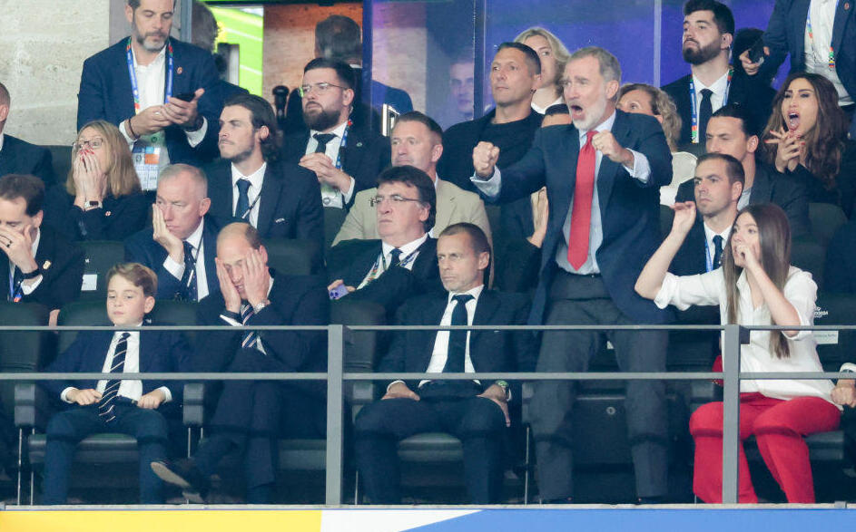 פליפה צוהל, וויליאם מתחפר בכסאו (צילום: Jean Catuffe/Getty Images) הנסיך וויליאם הנסיך ג'ורג'