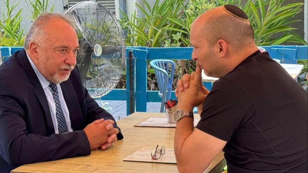 ראש הממשלה לשעבר נפתלי בנט ויו״ר ישראל ביתנו אביגדור ליברמן
