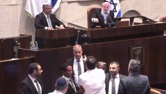 עימותים אלימים בכנסת לאחר שאיתמר בן גביר קרא לחברי הכנסת הערבים מחבלים