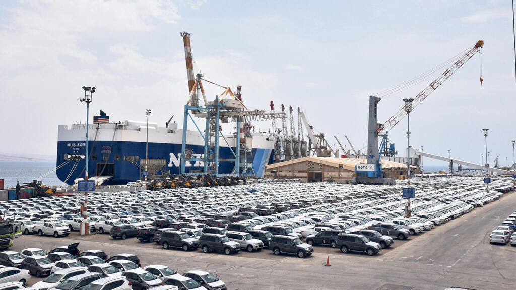 Imported cars at the Eilat port (Photo: Yossi Dos Santos) מכוניות בנמל אילת