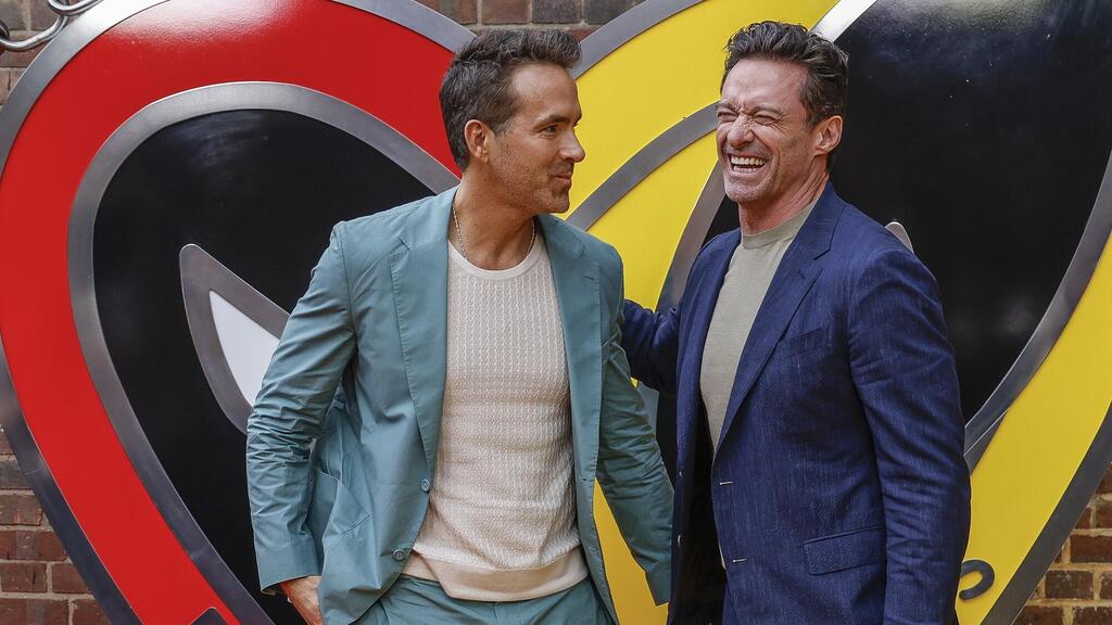 Reynolds and Jackman (Photo: Millie Turner/Invision/AP) יו ג'קמן וראיין ריינולדס בפרימיירת "דדפול & וולברין"