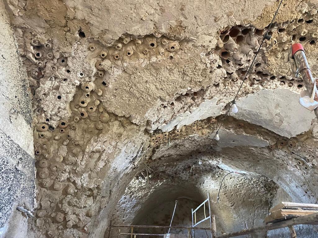 מבנה מראשית המאה ה-18 שבנו העות'מאנים בסמטאות יפו העתיקה (צילום: אולגה חוסיד) במהלך העבודות על תיאטרון הסימטה, יפו העתיקה